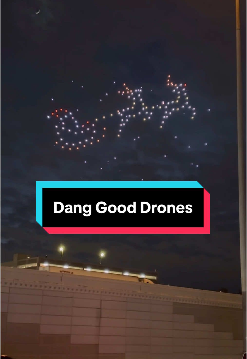 Dont worry about these, thats just @Sky Elements Drones doing the dang thing for the energy corridor’s annual holiday tree lighting ceremony. 😏🎄 #houstonevents #holidayevent #treelighting #droneshow #houstoneventplanner 