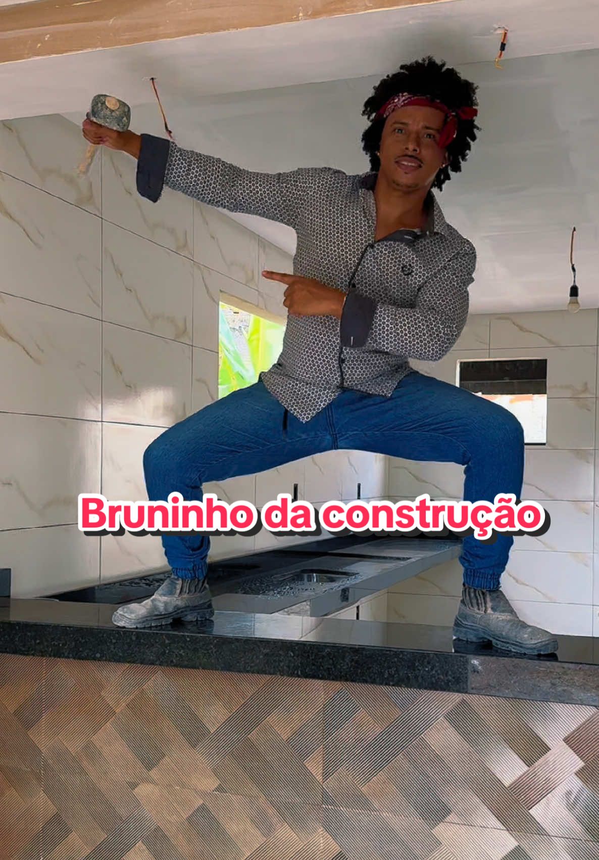 Foi aqui que pediram um Bruno Mars da construção? 😅 Marquem o Bruninho aqui!