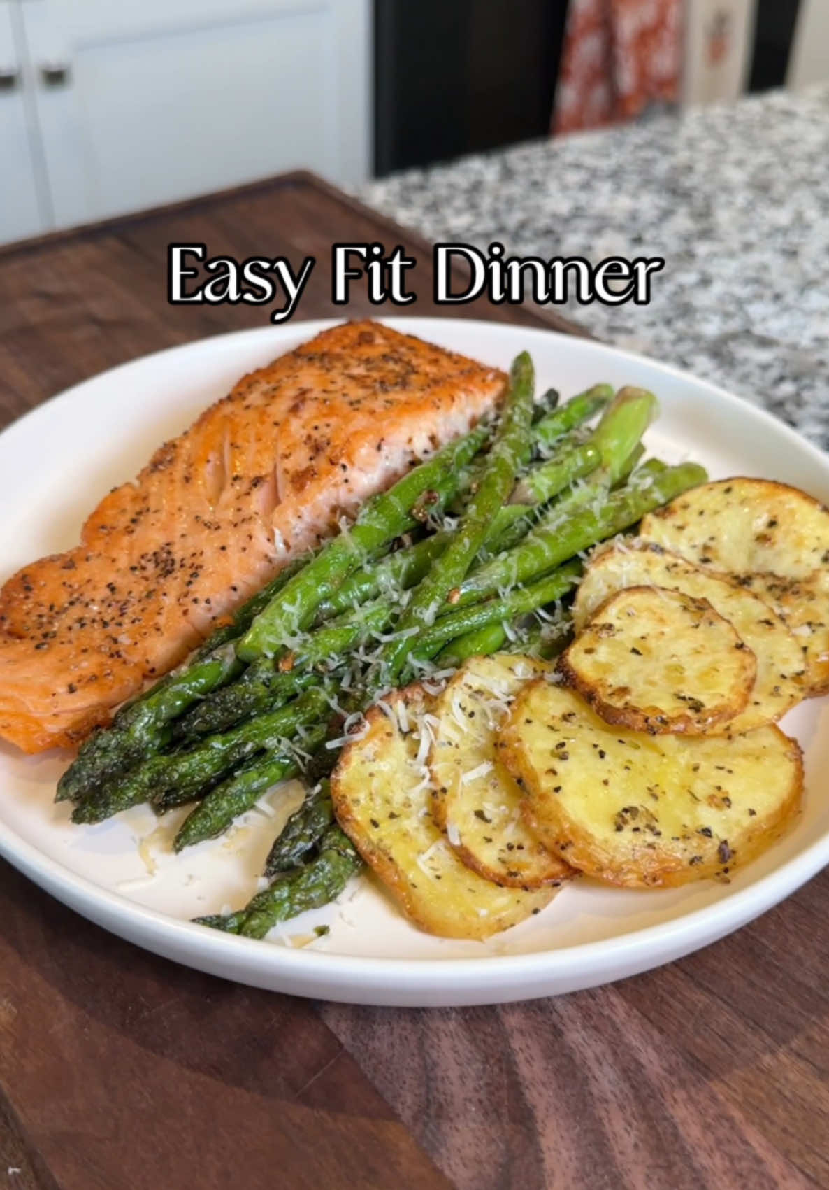 You can find this recipe + other recipes like this one on our website foodiesstayfit.com ✨ #healthyrecipes #healthyliving #healthyfood #EasyRecipe #easy #weightloss 