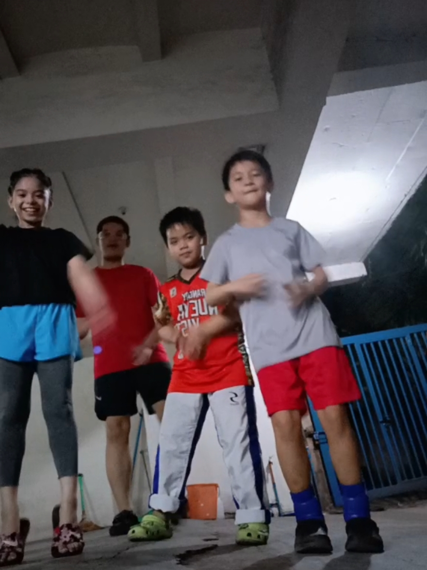 Before training warm-up with Gian, Harris and Kuya Denzel 😁😁😁 Join our tiktok dance group! Message @PTTA for more information. 😁😁😁 #trusttheprocess #pttawolves #happykids #waittheydontloveyoulikeiloveyou 