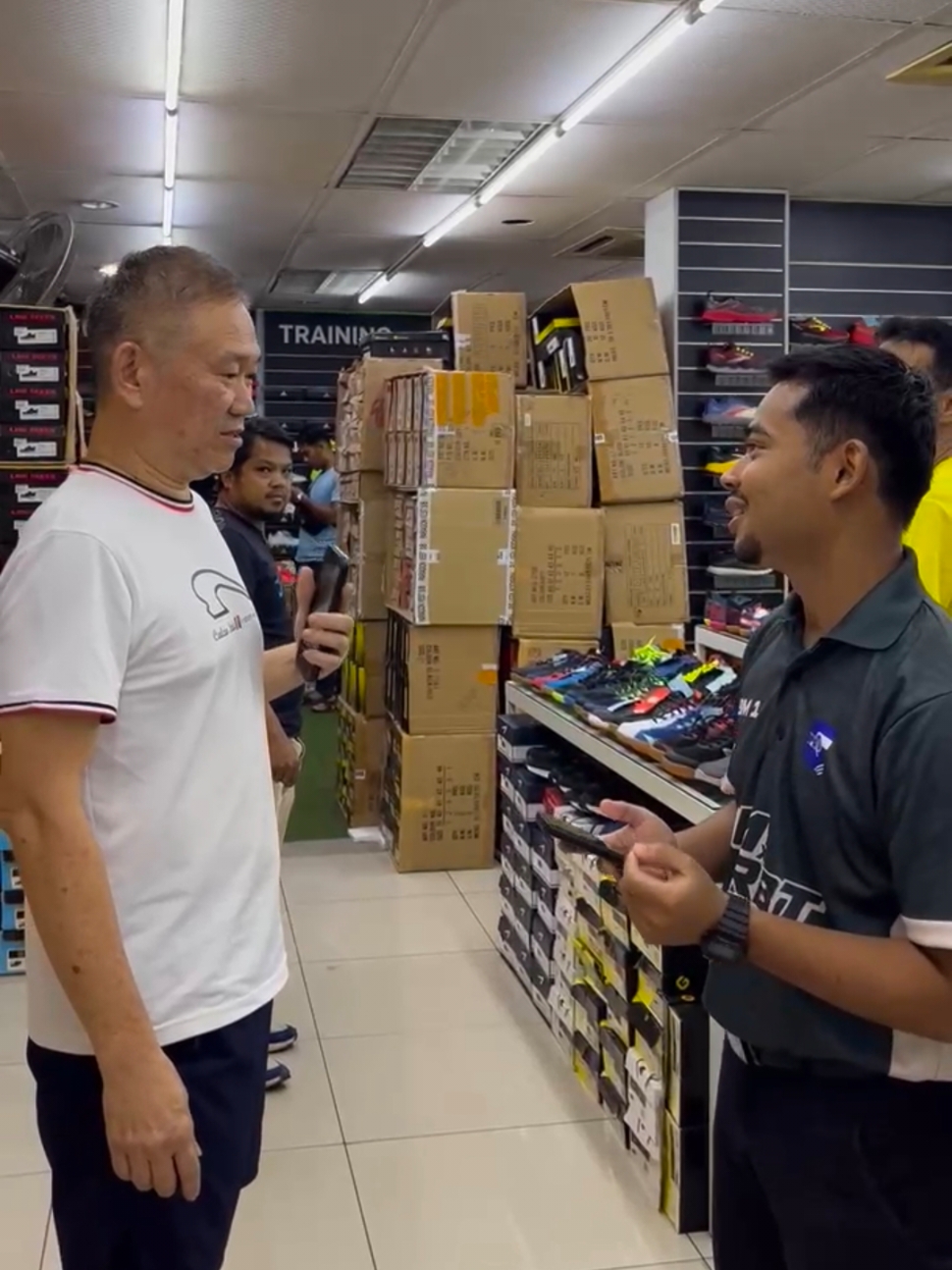 Hari ini sekali lagi saya berkunjung ke Kedai My Sport yang terletak di Bandar Kota Bharu untuk urusan penyediaan hadiah bagi Kejohanan Bola Tampar dan Kejohanan Sepak Takraw Peringkat IPGMKSM yang saya anjurkan dengan kerjasama Kelab Bola Tampar IPGMKSM dan Kelab Sepak Takraw IPGMKSM. Alhamdulillah, segala urusan dipermudahkan oleh Allah SWT. #ipg #ipgstudent #leadership #sports #volleyball #takraw #medal #plaque #malaysia #malaysiamadani #fyp #fypシ゚ 