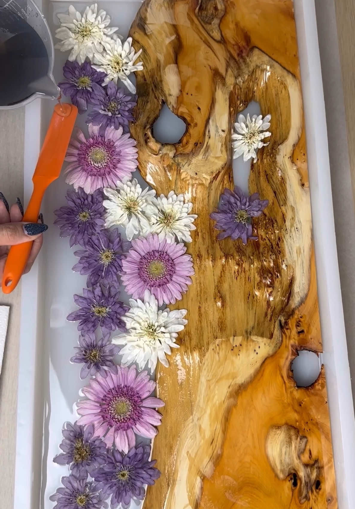 Part 2! 🌸✨ Watch as I arrange the flowers and pour resin to bring this board to life! 😍  Wall art, a charcuterie board, or even a cute little side table/hallway table—how would YOU like to see it? Let me know! 💬 #resinart #flowerboard #homedecor #wallart #charcuterieboard #resinpour #floralart 