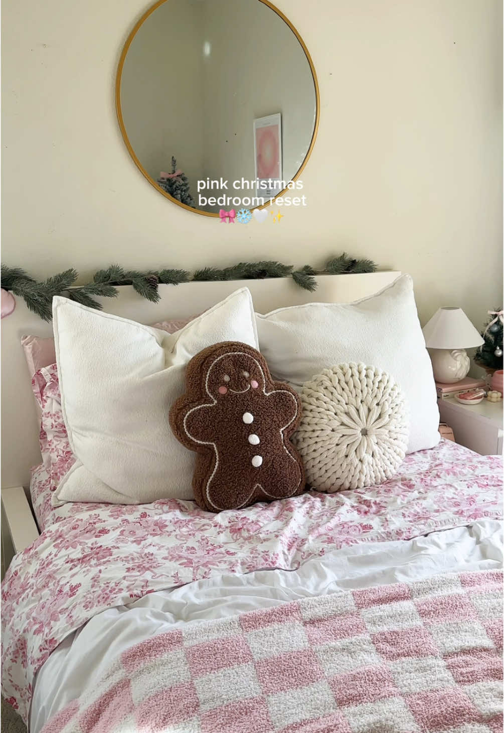 a very late but cute pink xmas reset 🥲🤍🎀 #pinkbedroom #xmas #christmasdecor #bedroomreset #sundayreset #pinkchristmas #pinkaesthetic #pinkgirly #fyp #RoomTour #christmascountdown #christmastree #roomideas #roominspo #decoratewithme #cleanwithme #resetwithme #thatgirlaesthetic #pinkchristmasdecor #girlyaesthetic #girlythings #pinterestaesthetic #roomdecor #christmasdecorating #aesthetic #satisfyingcleans #asmr #xmasfyp #christmastreedecorating #coquette #coquetteroom #softgirl #trinkets #gingerbreadpillow #christmasdecorfinds 