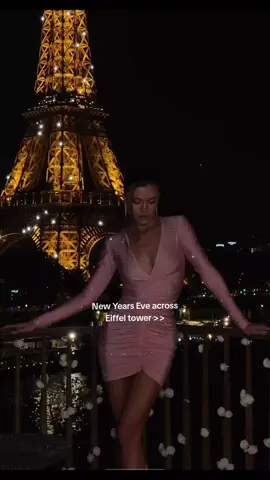 celebrate New years eve in best spot in Paris 😍 link in our BIO ♥️  #eiffeltower #Paris #toureiffel #France #night #fyppp 
