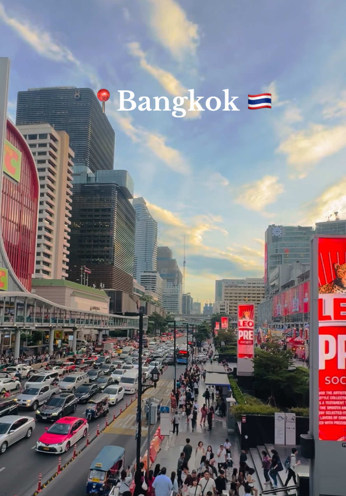 Escalator trend but in Bangkok #escalatortrend #bangkok #thailandtravel #centralworld 