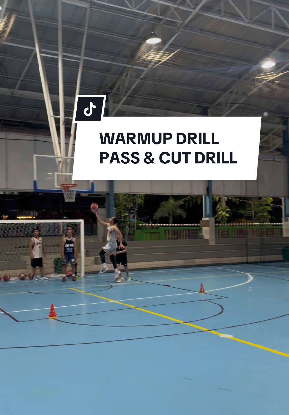 Warmup Drill : Pass & Cut Drill TRAINING CAMP COACHING CLINIC PRIVATE CLASS GROUP CLASS KIDS CLASS Lokasi :  Studio 8 Lampung DM more information!  FOLLOW Instagram, Tiktok, Twitter & Youtube @hdpballhandling for more Basketball Skills & Drills . #hdppride #hdpballhandling #hdpourway . #basket #basketball #basketballchallenge #basketballtraining #basketballtiktok #education #workout #knowledge #private #class 