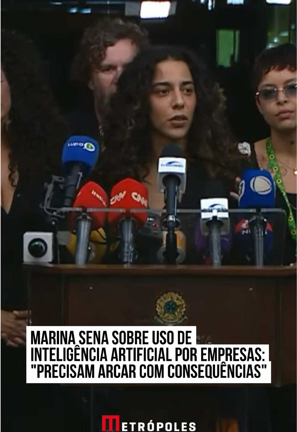 A #cantora #MarinaSena se reuniu a outros artistas para defender a manutenção da remuneração por direitos autorais em projeto que visa a regulamentação da Inteligência Artificial (#IA). Em coletiva de imprensa, a artista disse que as 