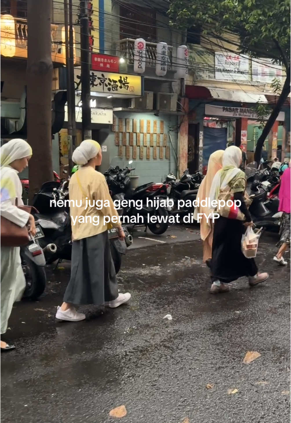 mau juga hijabnya salfok