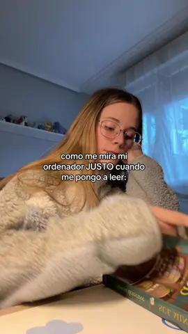 no puedo evitarlo 😭 #BookTok #booktokespaña #libros #booklover #BookTok #humor 