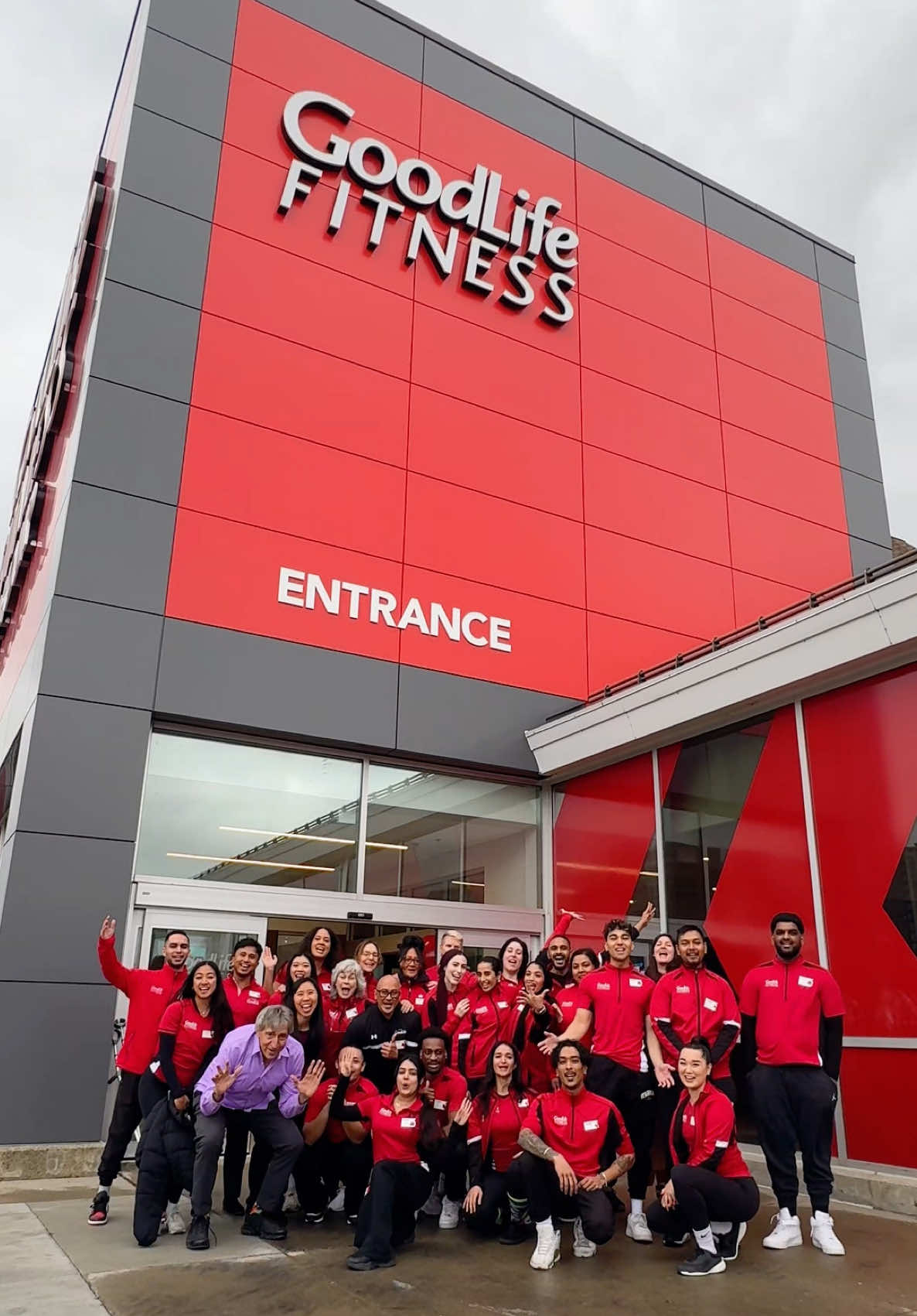 Our newest location opens today, and we're bringing an EXCLUSIVE first look! Pack your gym bag and get ready for our Glen Erin Mississauga club 🏋️  #GlenErin #Mississauga #NewGymOpening #GymLife #GetFit #GoodlifeFitness 