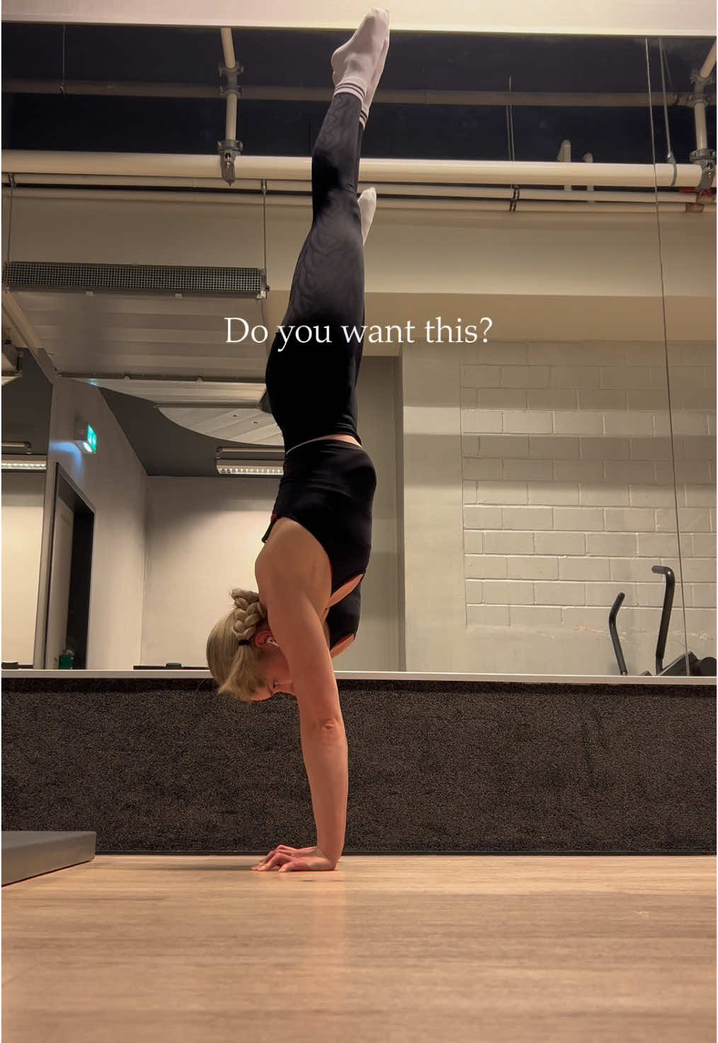 🤸🏼‍♀️ #handstand #gymnastics #calisthenics #presshandstand #training #gym