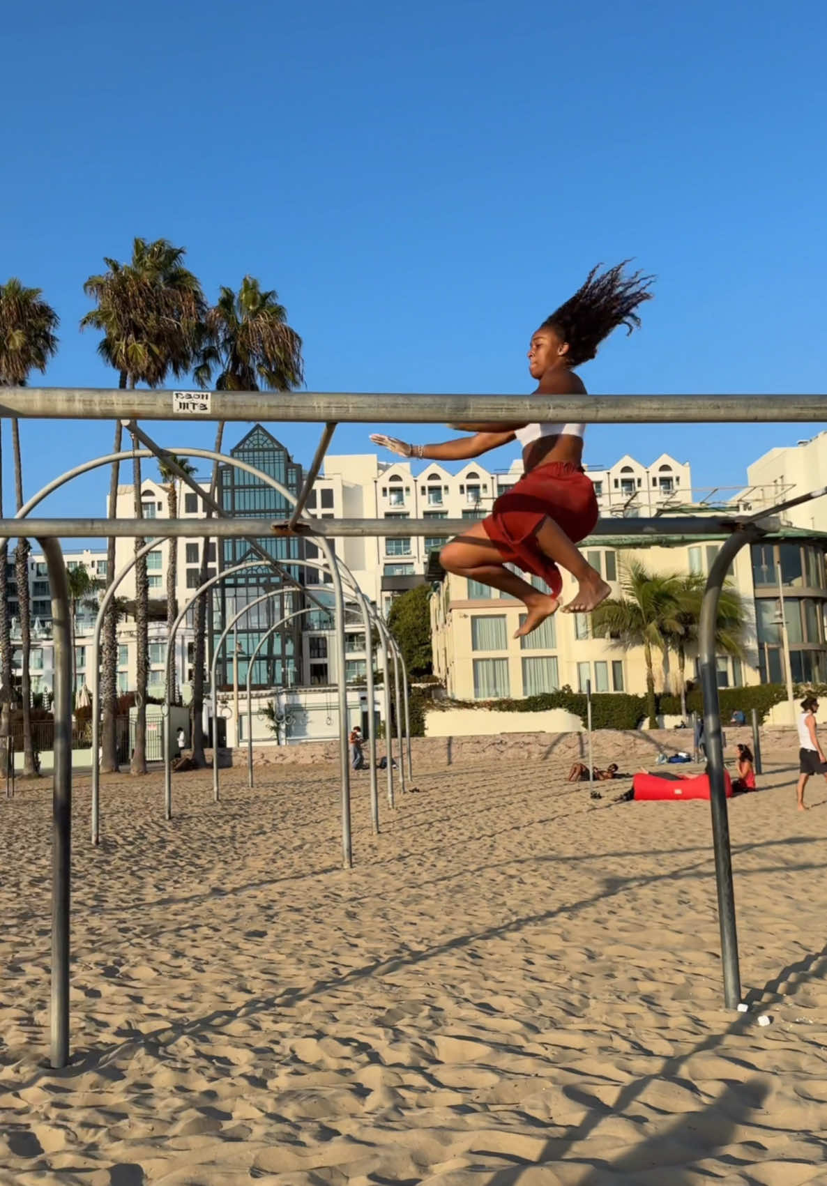 My favorite Santa Monica challenge 🥹❤️ #LacheBars #SantaMonica #MuscleBeach #Challenge #Fitness #WomenInFitness #Coach #Athlete 