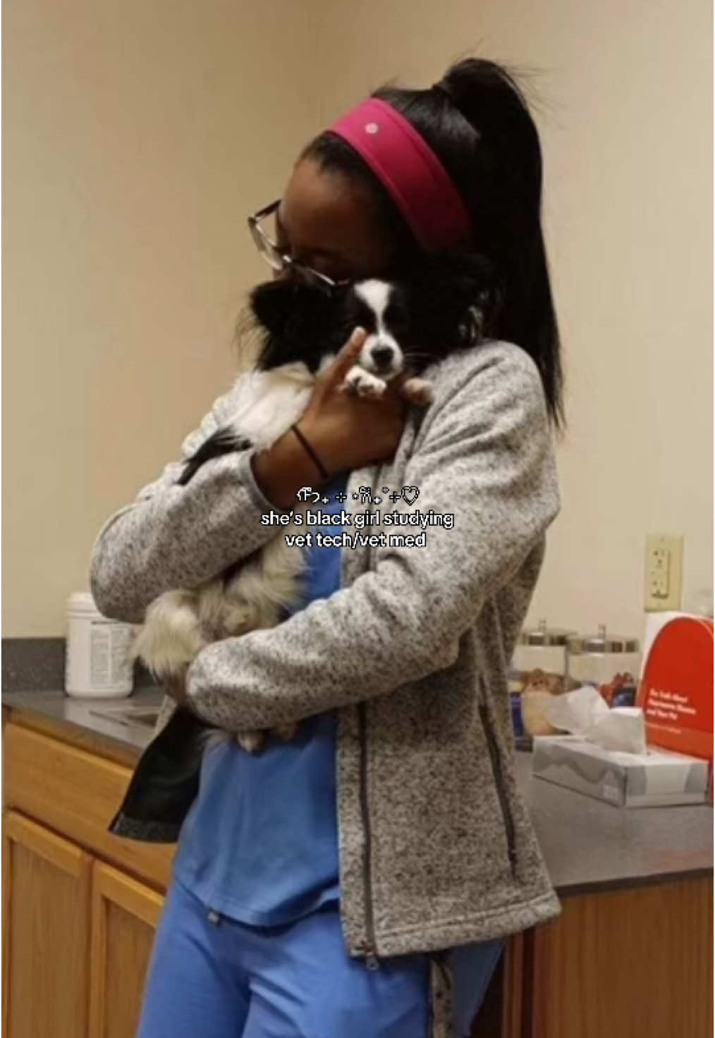 im currently going to school to be vet tech & im getting my vet assistant license. what are y’all studying or whats your profession ? 💗#fypシ #afroamerican #viral #black #xycba #fyp #4u #africanamerican #school #study #vetscience #vettech #vetassistant #vetmed 