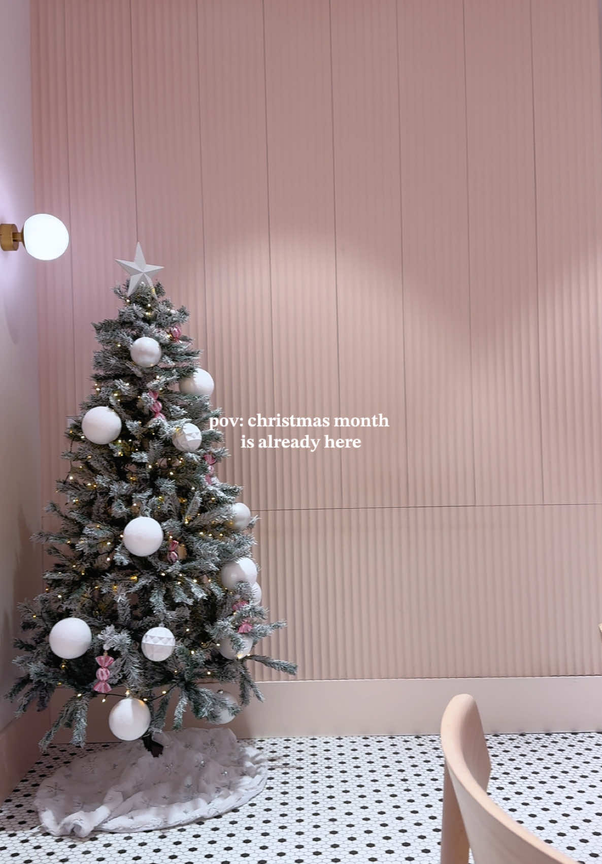 LOVE december🎄☃️❄️ #christmas #december #christmastok #christmascountdown #newyear #presents #gift #pinktok #aesthetics #pinterest #fyp #viral_video #fyppp 