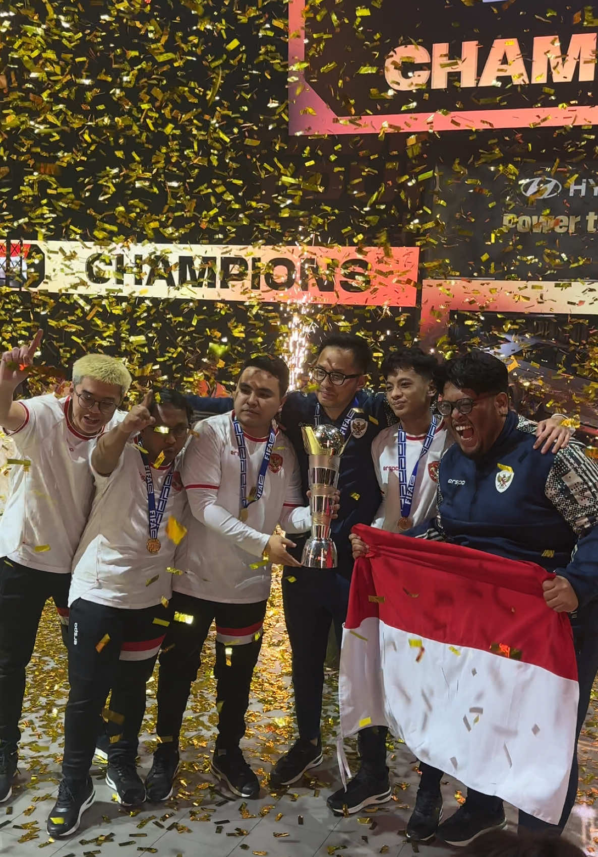 What a moment! 🇮🇩🏆 #FeWCeFootball Watch via Youtube.com/FIFAe & bit.ly/FIFAeFINALS2024 #Console