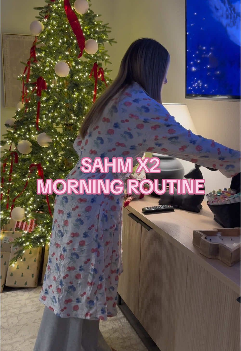 SAHM X2 MORNING ROUTINE 🎄✨🤩🎀 #sahm #sahmlife #morning #morningroutine #dayinmylife #Lifestyle #youngmom #smallcontentcreator #girlmom #fyp #loungewear 