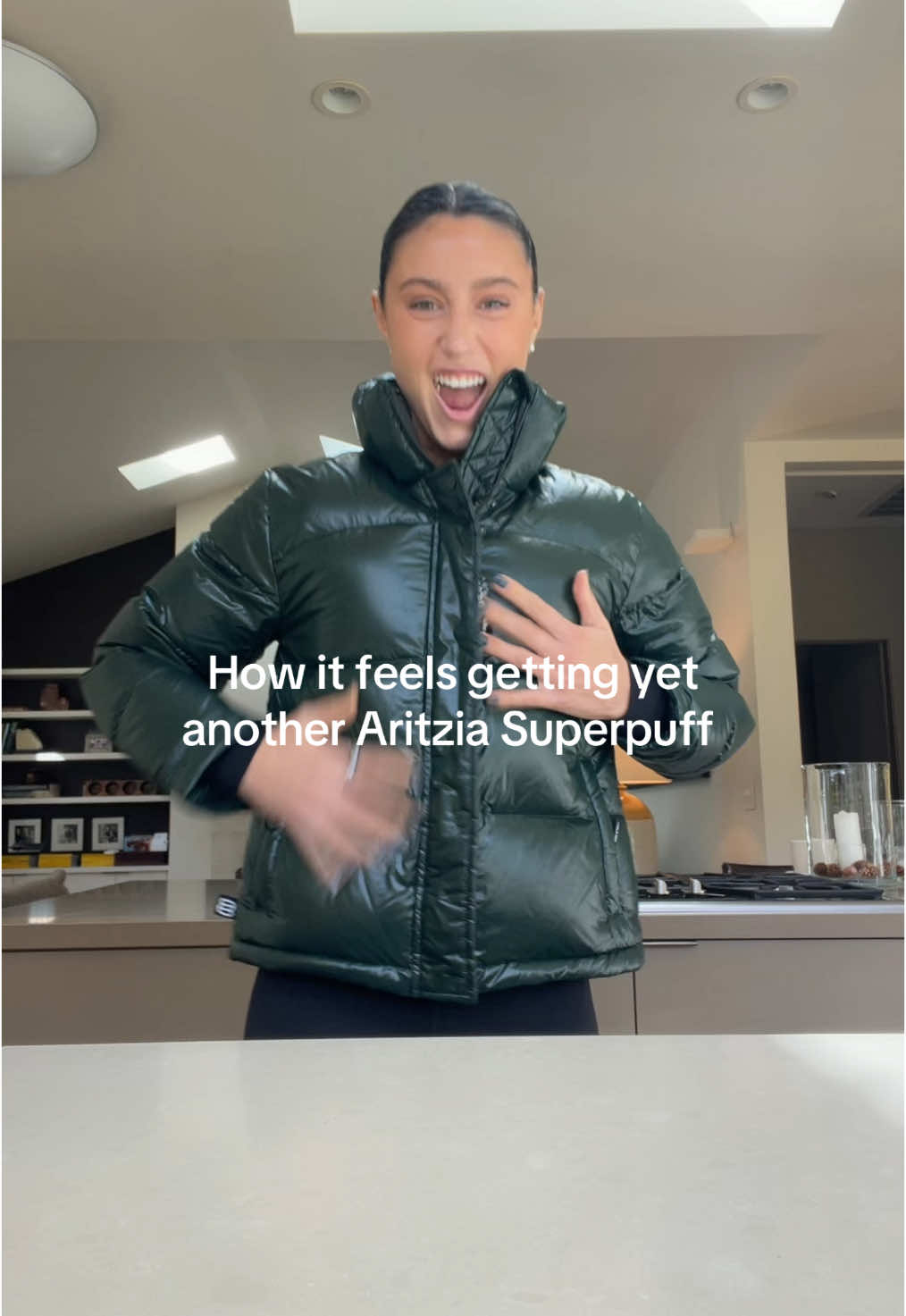 Bonus points if it matches your eyes 🍀🤑💚🎄#aritzia #superpuff #aritziasuperpuff #aritziahaul #pufferjacket 