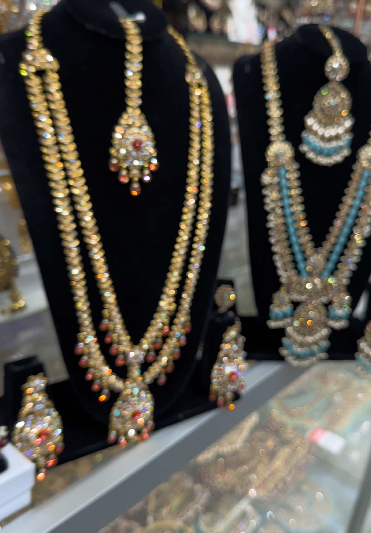 #fyp #foryoupage #foryou #fypシ #fashion #fashionhouse #indian #jewellery #jewelry #indianjewellery #asianjewellery #longnecklace #partyjewelry #viralvideos #birmingham #foru #trendingvideo 