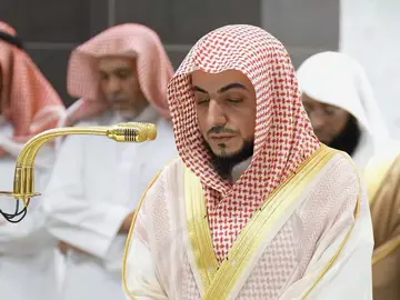 ٱللَّهُ ٱلصَّمَدُ #الوليد_الشمسان  #سورة_الإخلاص  #قرآن 
