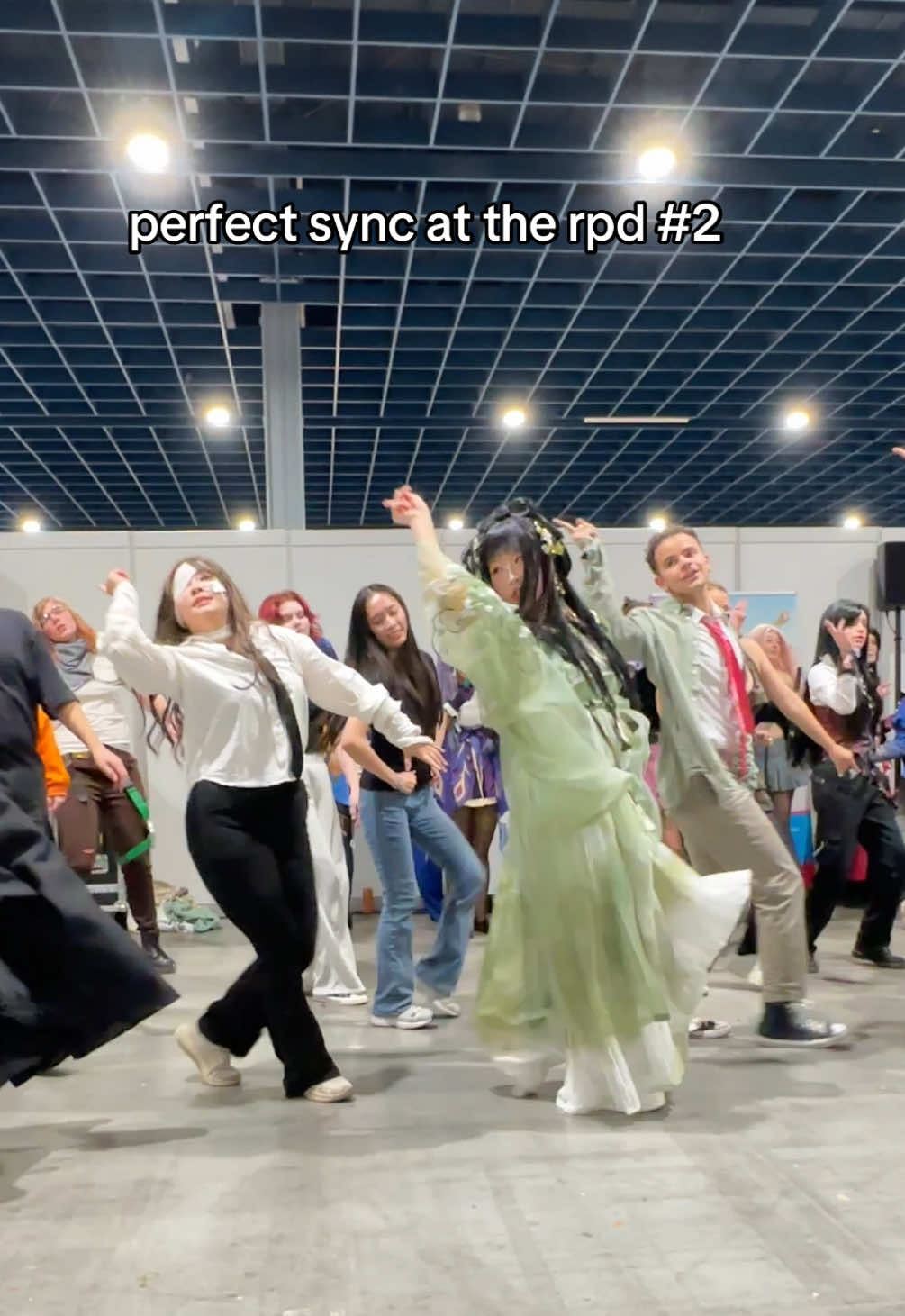 the synchronized footsteps are so satisfying..🙂‍↕️ #kpop #kpoprandomdance #randomplaydance #kai #rover #dutchcomiccon #hanfu #hanfugirl #fyp #jiahong 