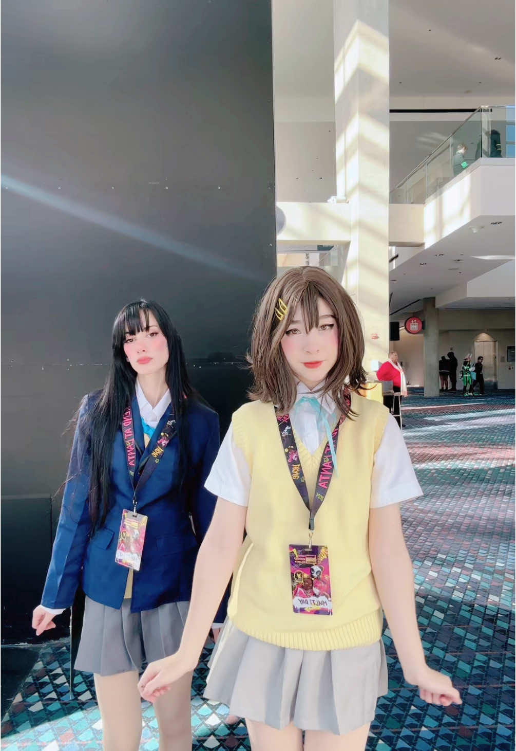 im so awkward 🥲 @miusinferno #yuihirasawa #mioakiyama #kon #cosplay 