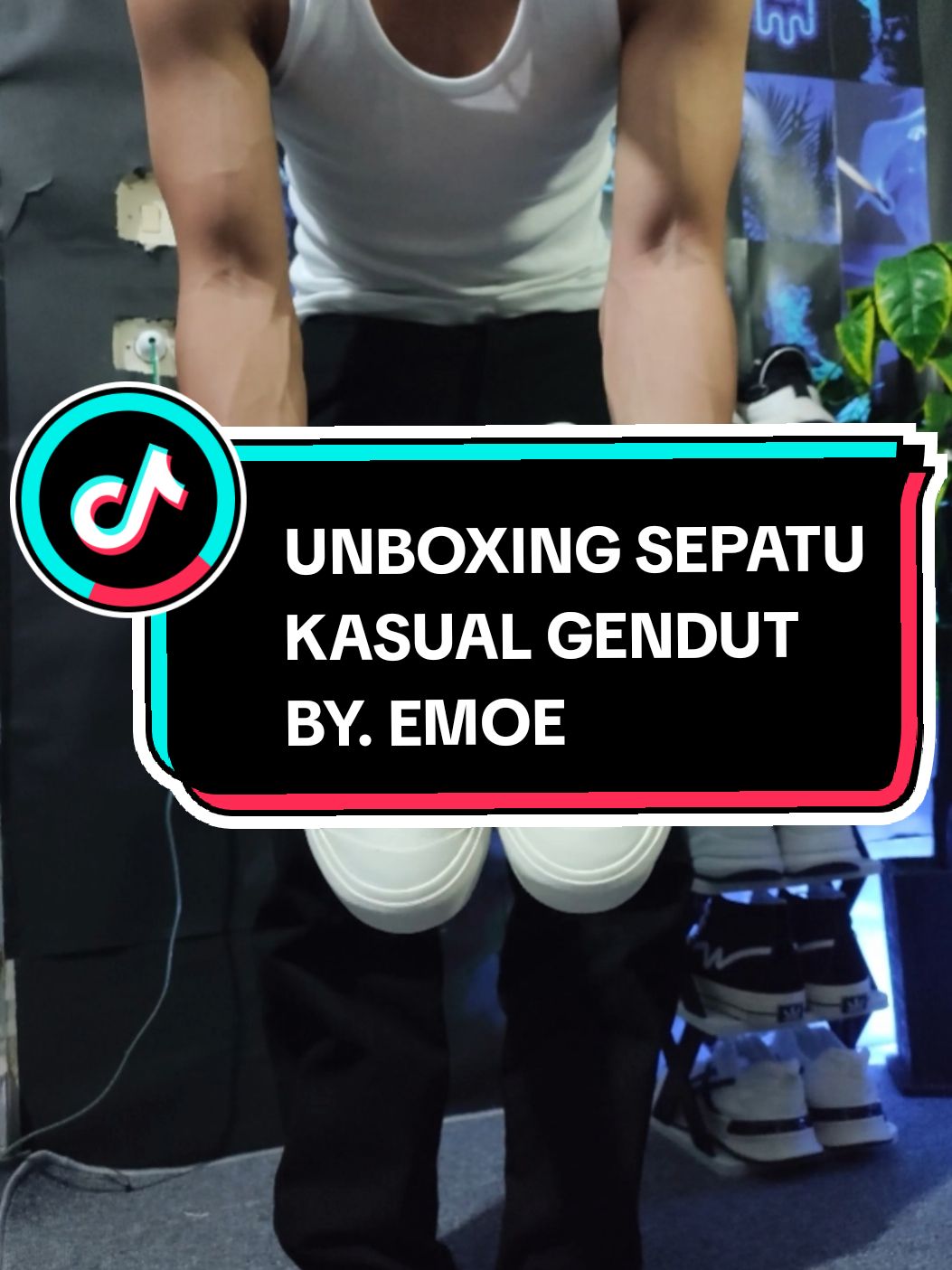 unboxing sepatu gendut keren abis, nyaman lagi by. @emoeofficial #sepatu #sepatugendut #sneaker #sepatuskena #sepatupria #sepatucasual 