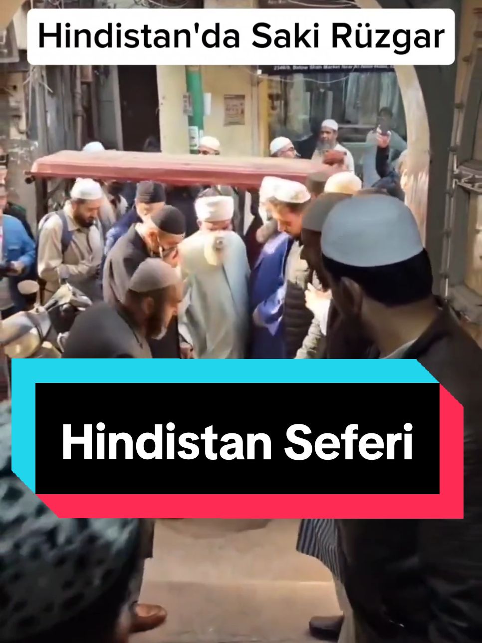 Menzil Şeyhi Muhammed Saki Hindistan'da ki sofiler tarafından coşkuyla karşılandı. Muhammed Saki bu süreçte dergah ve kabirleri gezdi. #menzil #menziltarikatı #menzilşeyhi #serhendi #hindistan #gavs #sofi #muhammedsaki #tarikat #cemaat #hurafe #şirk #laiklik #tarikatlarkapatilsin 