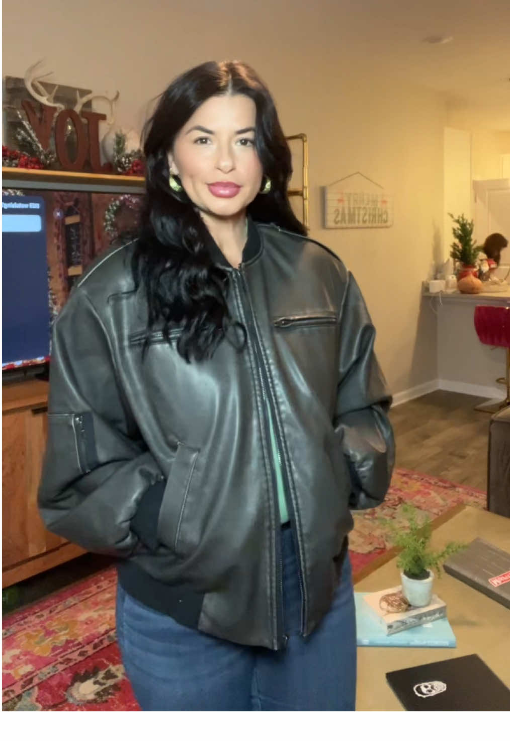 Warm and stylish bomber jacket ❤️ #trending #fashiontiktok #over40club #jacket #jackets #edikted #bomberjacket 