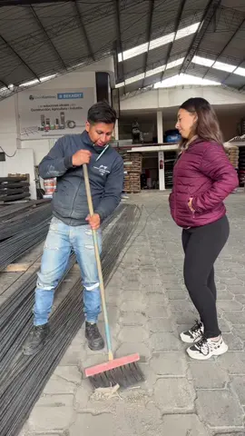 Lo que diga el jefe 🤣 #ferreteriaelmaestro  #ferreteria  #humorlaboral  #Guaranda  #construccion  #guaranda_bolivar_ecuador🇲🇫🇪🇨 