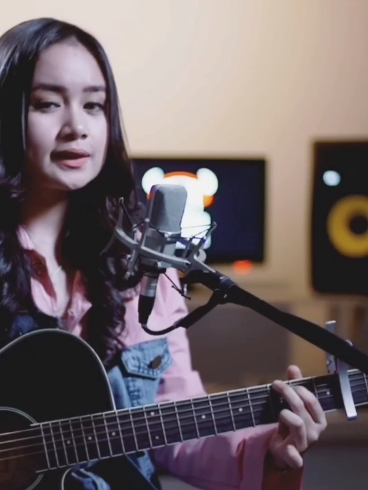 Cinta luar biasa - Chintya gabriella #chintyagabriella #coverlagu #wanmuzic 