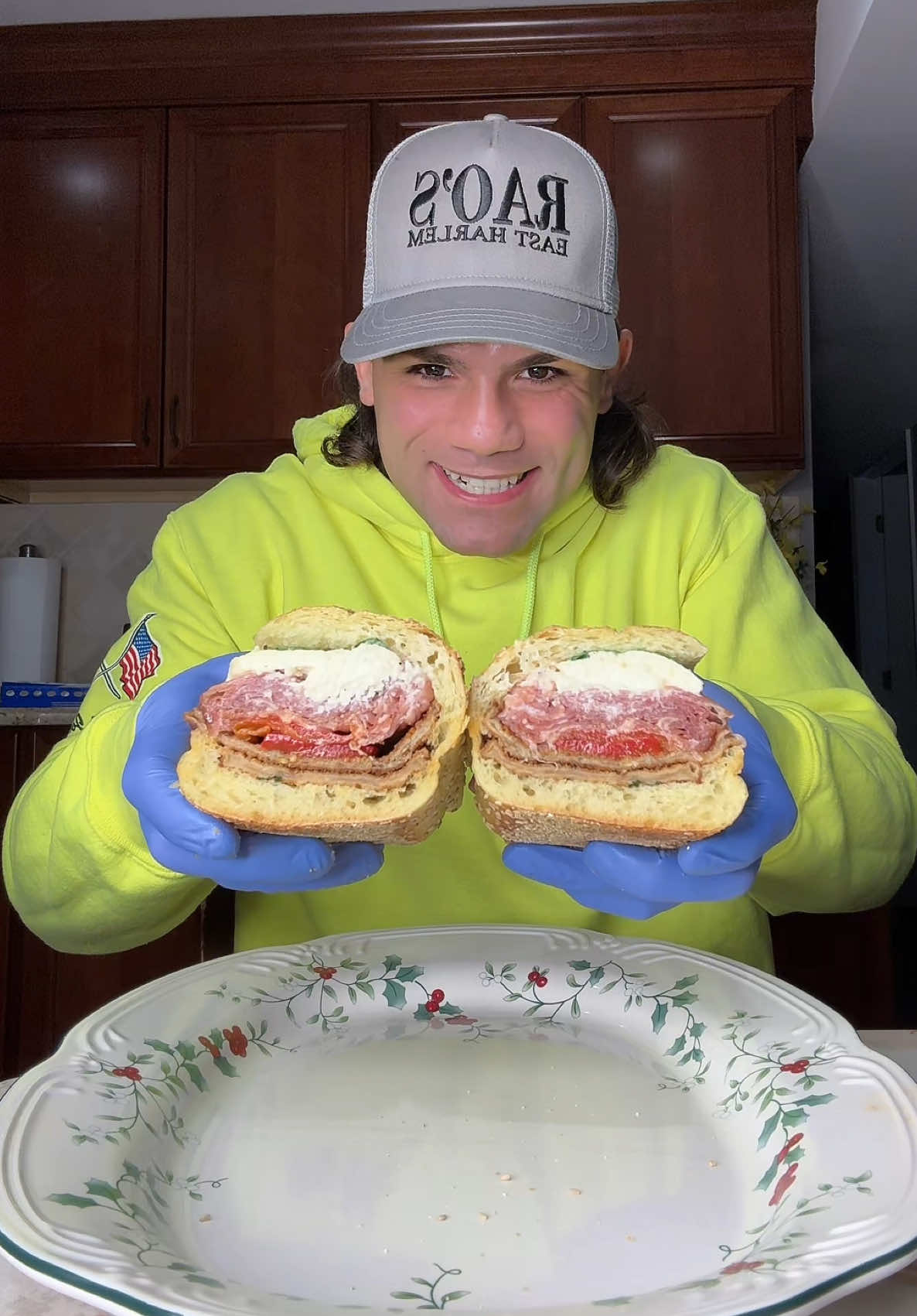 Comment “BARESE STYLE” if i should start a sandwich gifting series 🎁
