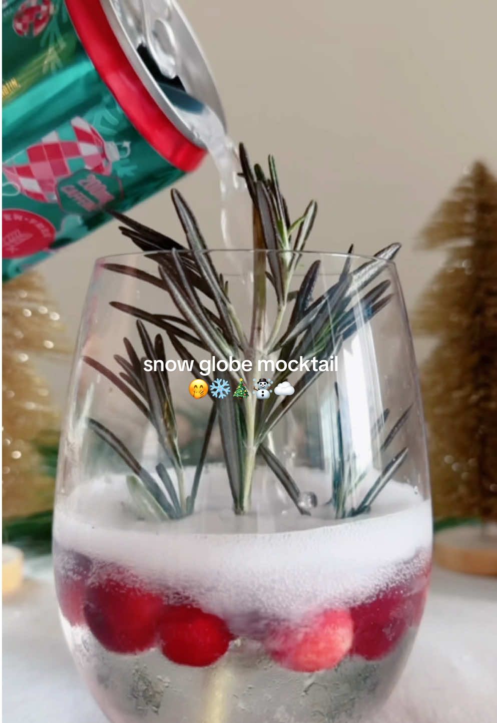 VIRAL #SNOWGLOBE MOCKTAIL ❄️🎄✨#mocktail #drinktok #christmas #needtotry