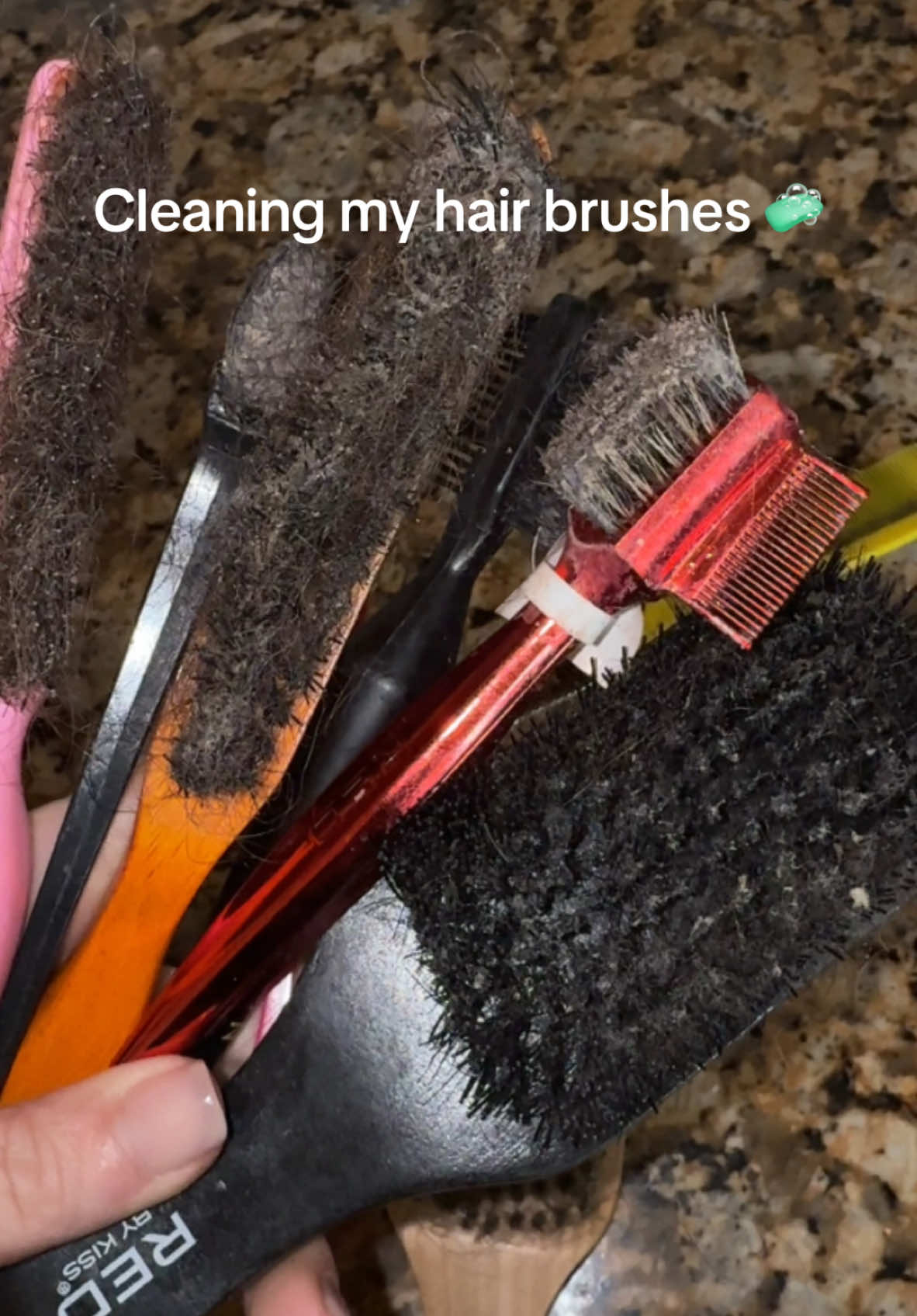 Clearly i avoid doing this at all costs 😭🤦‍♀️ #cleaningtiktok #cleaningbrushes #clean #CleanTok #hairbrush #hairbrushing 