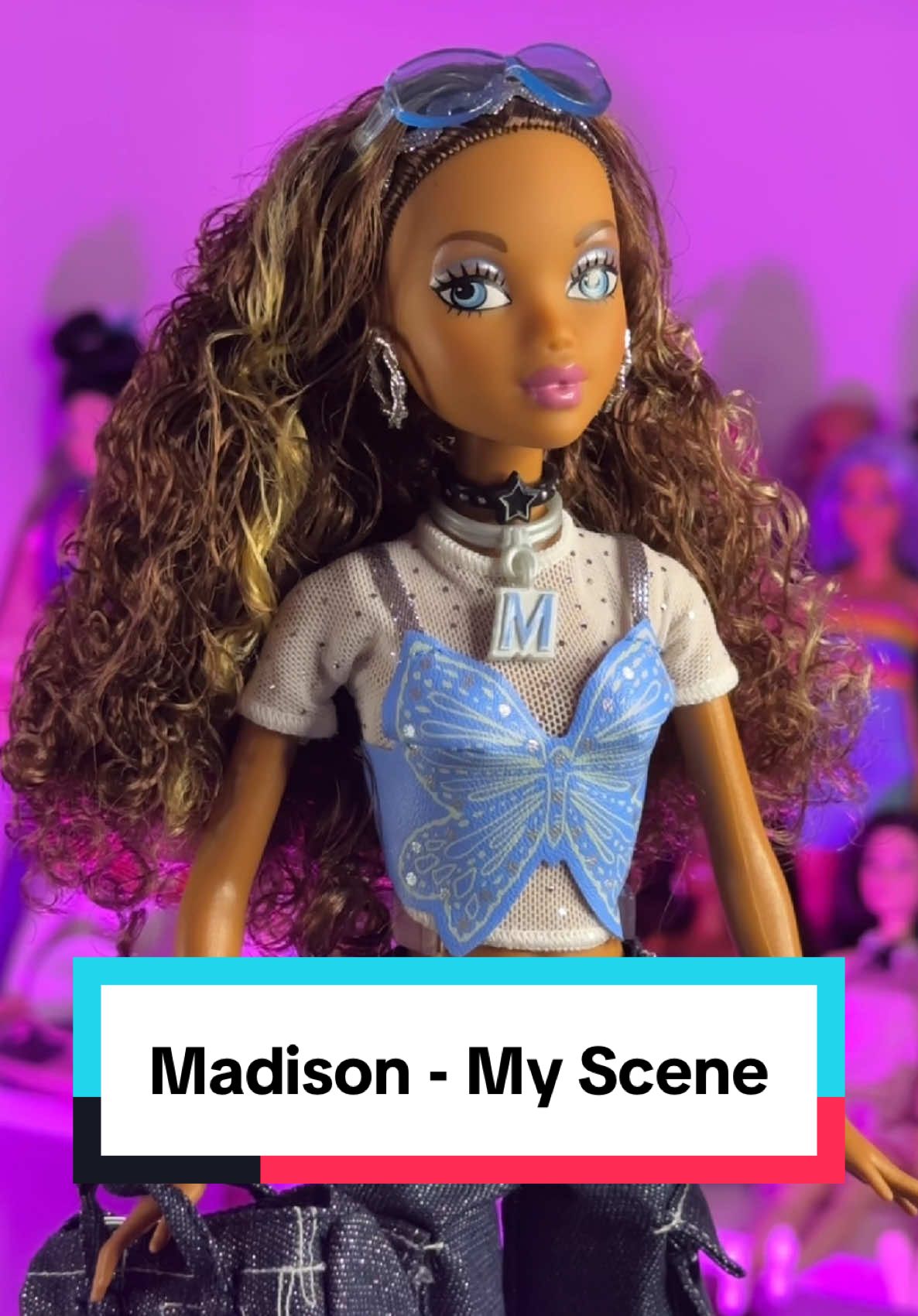 Um ícone dos anos 2000, nostalgia pura! Hoje vamos falar sobre a Madison, uma das bonecas da linha My Scene da Barbie, recém relançada pela Mattel. Lançadas em 2002, as My Scene foram criadas para competir com outro grande sucesso do universo das fashion dolls,as Bratz, da MGA. As bonecas dessa linha são muito queridas e estão na memória de quem brincou com a Barbie nos anos 2000. Venha conferir! #barbie #barbiedoll #colecao #nostalgia