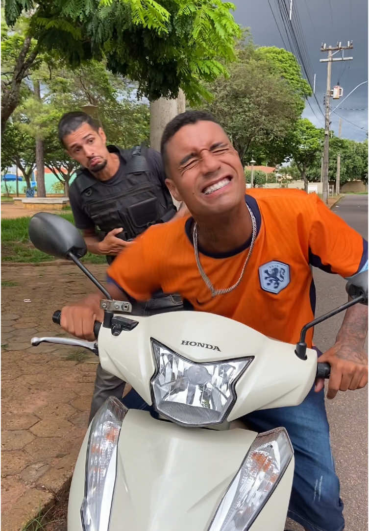 Quem manda nesse bairro é eu e vou fazer barulho mesmo #humortiktok #viral_video #viralvideos 