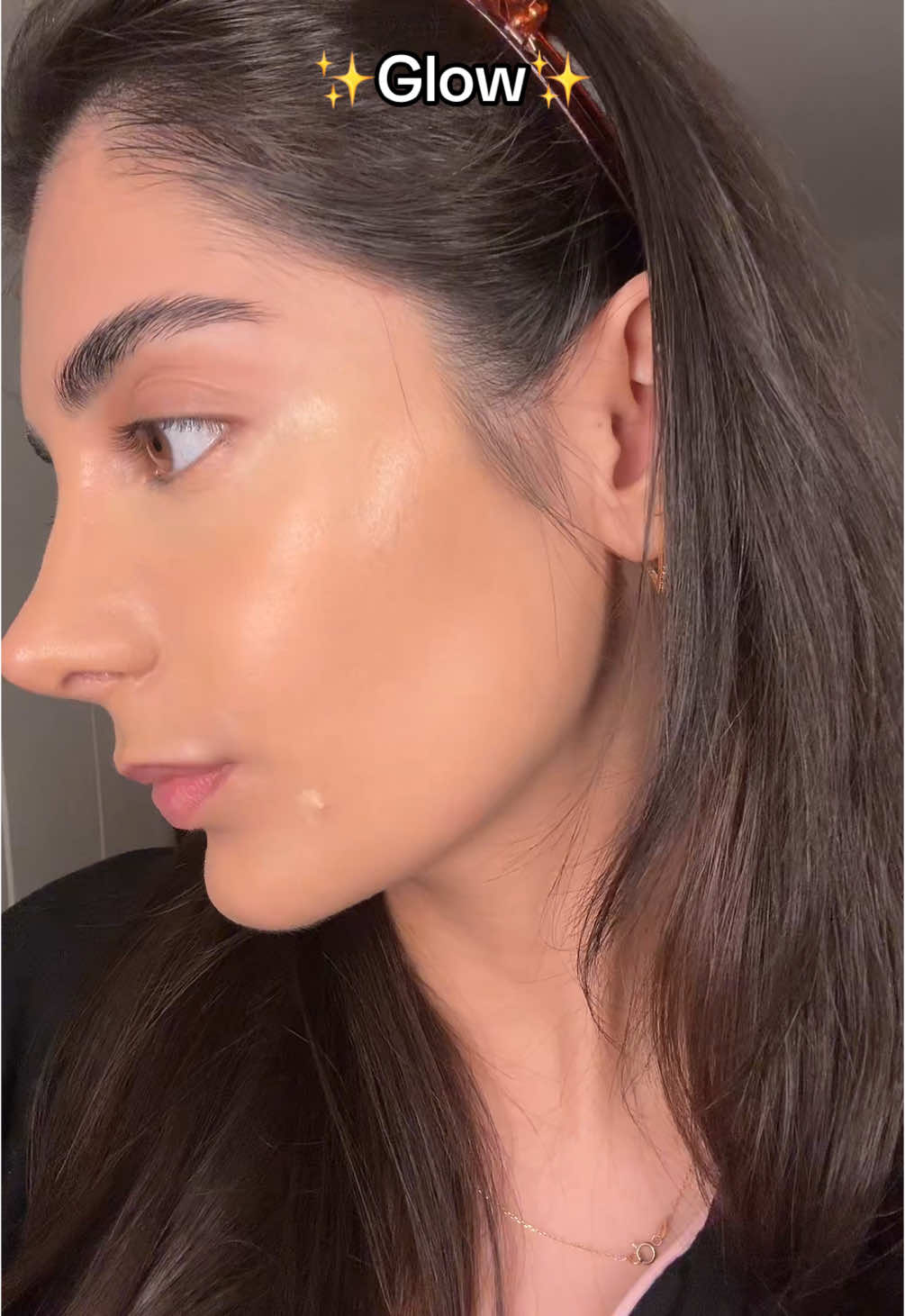 Guess the product!! (Ignore the pimple)😗✨🥰🫶🏼 (Caia dewy drops) #glow #foundation #caiacosmetics #itcosmetics #lorealparis