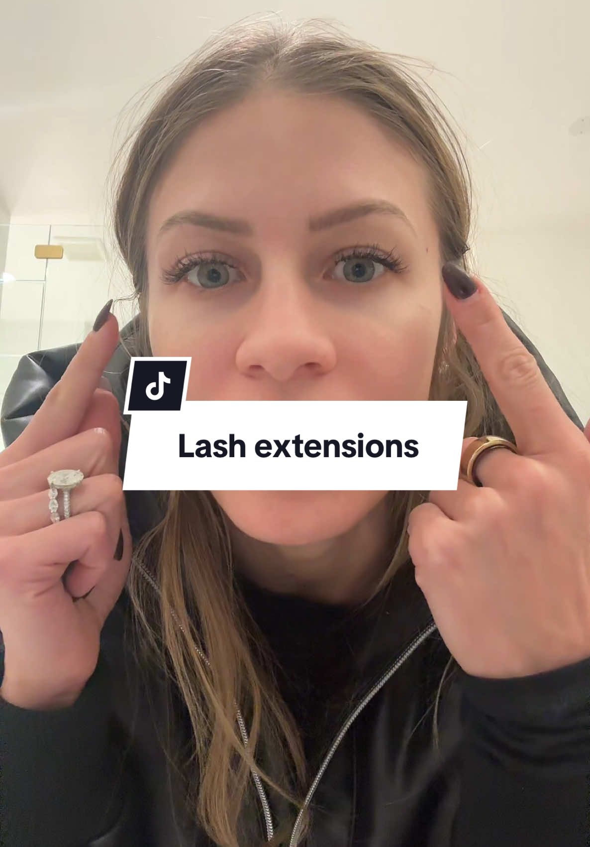 Eyelash extension questions my girlies, gummy eye boogar feeling is this normal #lashextensions #eyelashextensions #lashes 