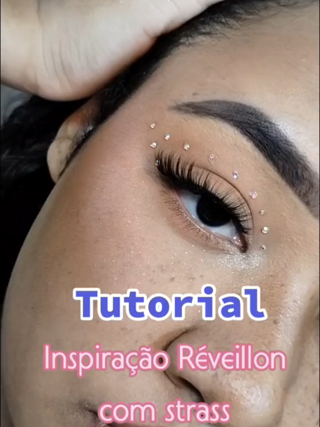 Olho Inspiração ✨💋 #makeuptutorial #makeupinspiration #inpiration #maquiagem #anonovo #anosatrás 