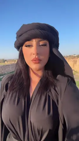 #CapCut #tik_tok #beauty #sitearcheologiques #specialshots #history #photography #makeup #berbere #tunisia🇹🇳 #algerie🇩🇿 #amazigh #birthday #blackdressgirl #saoudiarabia🇸🇦 #desert @Gerdiete 