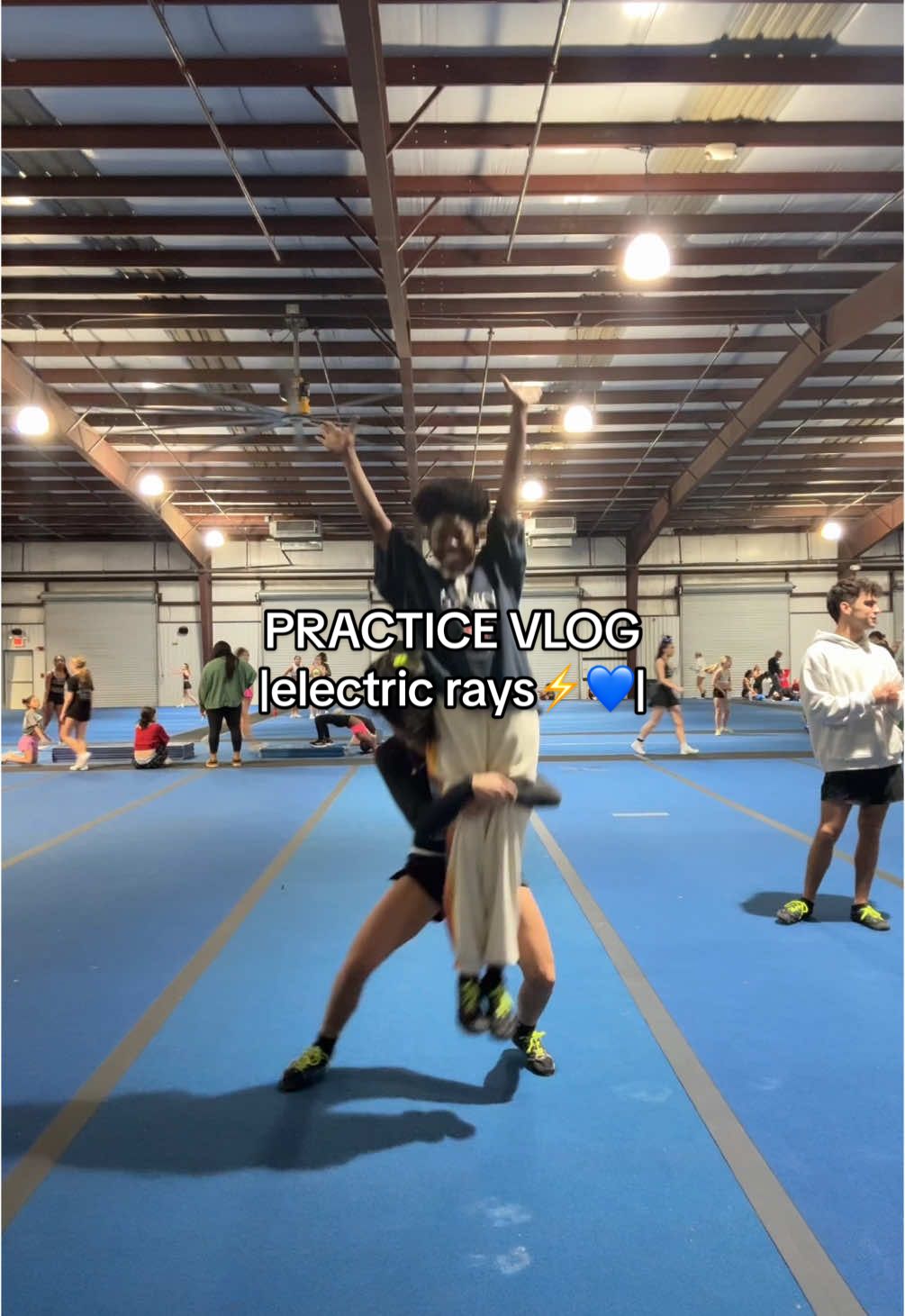 PRACTICE VLOG⚡️💙! @electricrays #cheer #cheerleading #cheerleaders #cheerleader #cheerleadersoftiktok #stingray #electric #practice #Vlog #athletes #awesome #aftb #fyp #foryoupage #foryouu #Taylor 