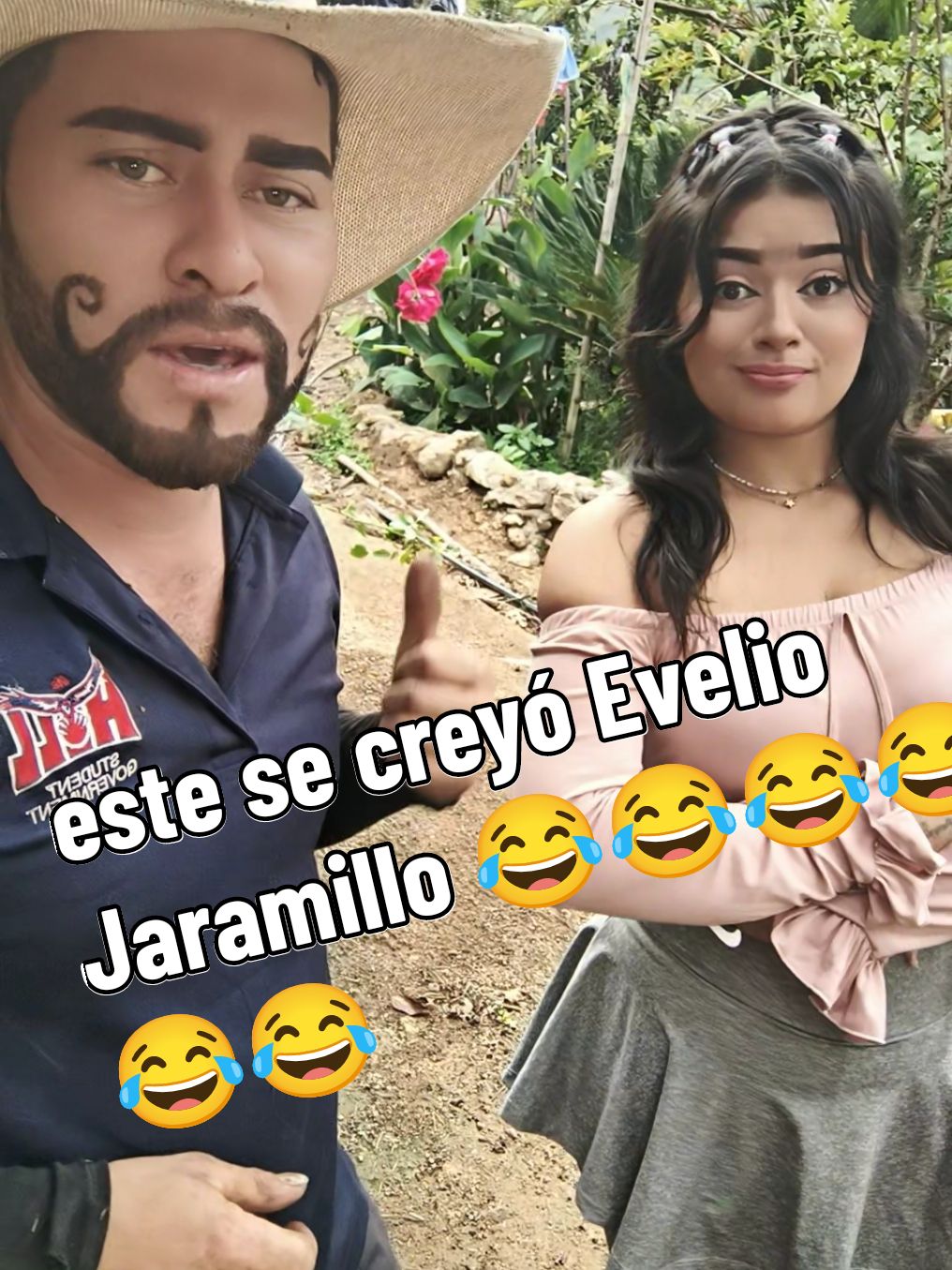 este se creyó Evelio Jaramillo 😂😂😂😂😂😂#TikTokLIVE #viralvideo #yourbestshot #fyppppppppppppppppppppppp #♥️ #CapCut #😂😂😂 #❤️‍ #viral #CapCutmi #lamanodelgigante #🤣🤣🤣 #viralvideos 