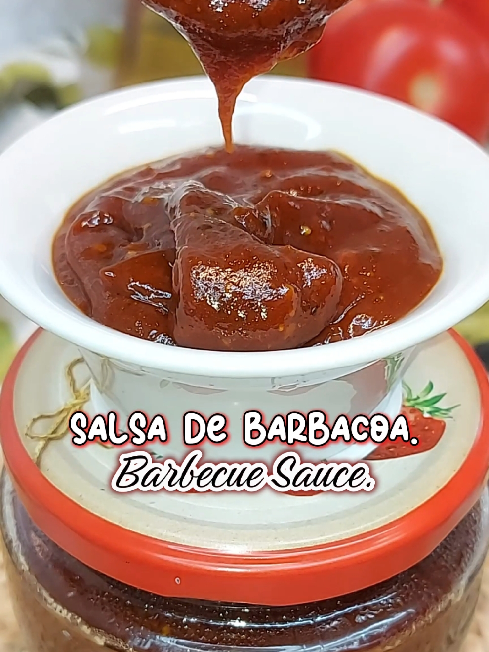 SALSA BARBACOA. BARBECUE SAUCE. ¡B.R.U.T.A.L! Es amante de la #salsabarbacoa #barbecuesauce ? Entonces esto es par ti. Jamás ❌️ volverás a comprarla tras probar la mía. Y con ingredientes que, tal vez, ya tengas en la despensa. Eh! Y te costará una fracción mínima de lo que cuesta en la mayoría de los comercios.  🍅 De sabor, BRUTAL BRUTAL BRUTAL. 🍅 PRECIO, nada comparable con los precios absurdos que existen hoy día. 🍅 DIFICULTAD, cero-patatero. Echar todos los ingredientes a la cazuela, reducirlas hasta espesar y ¡capicci!  Hemos dicho que de sabor está BRUTAL? 😉 Puff. Manos a la obra.  @Ava haremos una salsa de tomate, tipo #ketchup pronto. No se me ha olvido.  *En la video receta, hemos utilizado cebolla roja fresca en vez de cebolla en polvo ya que no nos quedaba. Serían 5g de la cebolla en polvo o media cebolla roja rayada, parcialmente deshidrata en una sartén antes de ser incorporada en la salsa barbacoa.  Feliz jueves y ya me contarás si la haces. 😉  BRUTAL! #recipes #recetas #christmas #navidad #bbq #barbacoa 