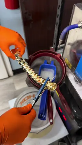 500g 30mm 9”  Your jewel as you want it, any width, length and weight ... -Showroom         📞 407-910-4391 -WhatsApp         📲 321-380-8451 -Whatsapp 2      📲 321-802-0494 -Custom orders 📲 321-900-5179  📌2475 michigan ave, kissimmee fl 34744 Financiamiento disponible  . . . #icedout #diamonds #hiphop #jewelry #gold #diamondwatch #cubanlink #bling #moneeey #cadenacubana #goldchains #vvs #rap #cubanas #customjewelry #luxury #fashion #dominicano #diamond #jewelrydesigner #goldminerllc #watch #jeweler #joyeria #realgoldminer #icedoutjewelry #cubanlik #jesuspiece #boricua #cubano 