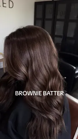 BROWNIE BATTER 🤎 Formula Lowlights/ root  Schwarzkopf Igora Vibrance 7-0 7-4 Gloss Redken Shades EQ 8GG 7NB #haircolorist #haireducation #hairtransformation #hairreels #behindthechair #hairtok #hairinspo #schwarzkopfusa #redkenshadeseq #hairformula #bronde #teddybronde #browniebatterhair #expensivebrunette #richbrunette #brunette 