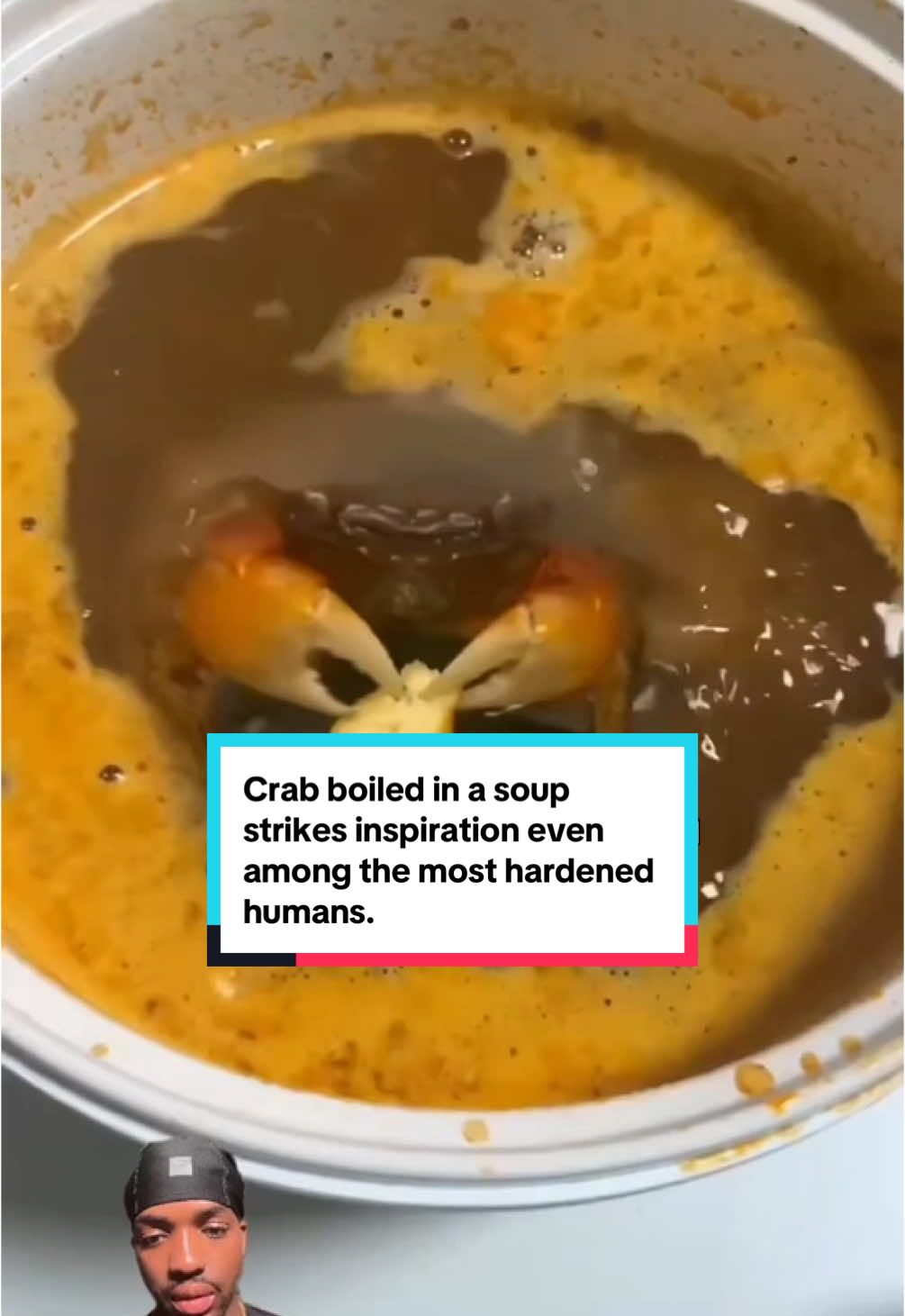 Crab boiled in a soup strikes inspiration even among the most hardened humans. #soup #seafoodboil #crablegs #foodvideos #foodcontent 