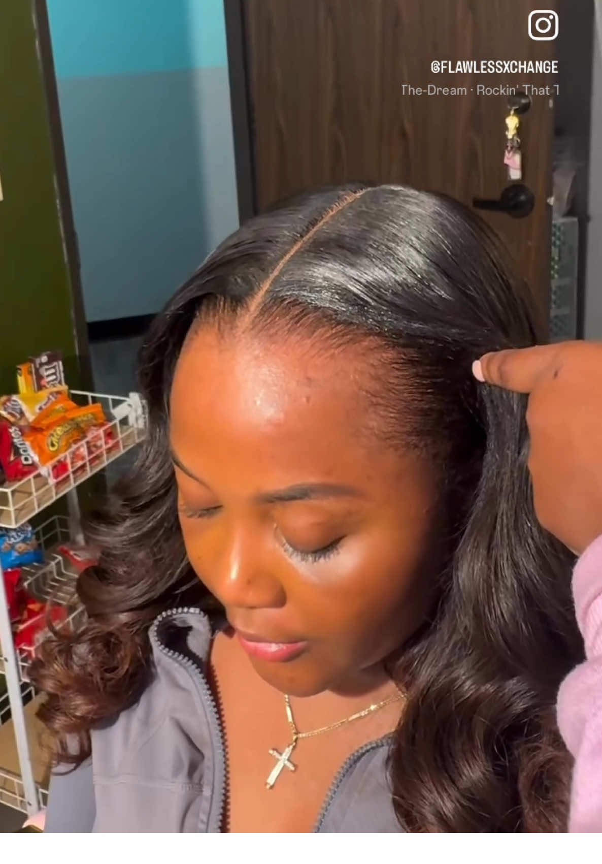 How did i do 😍 #houstonhairstylist #foryoupage #frontalwig #houstonmua #hairinspo #curlscheck #htxstylist #austinhairstylist #dallashairstylist #viral #houstonwiginstall #wiginstall #texashair #houstonhair 