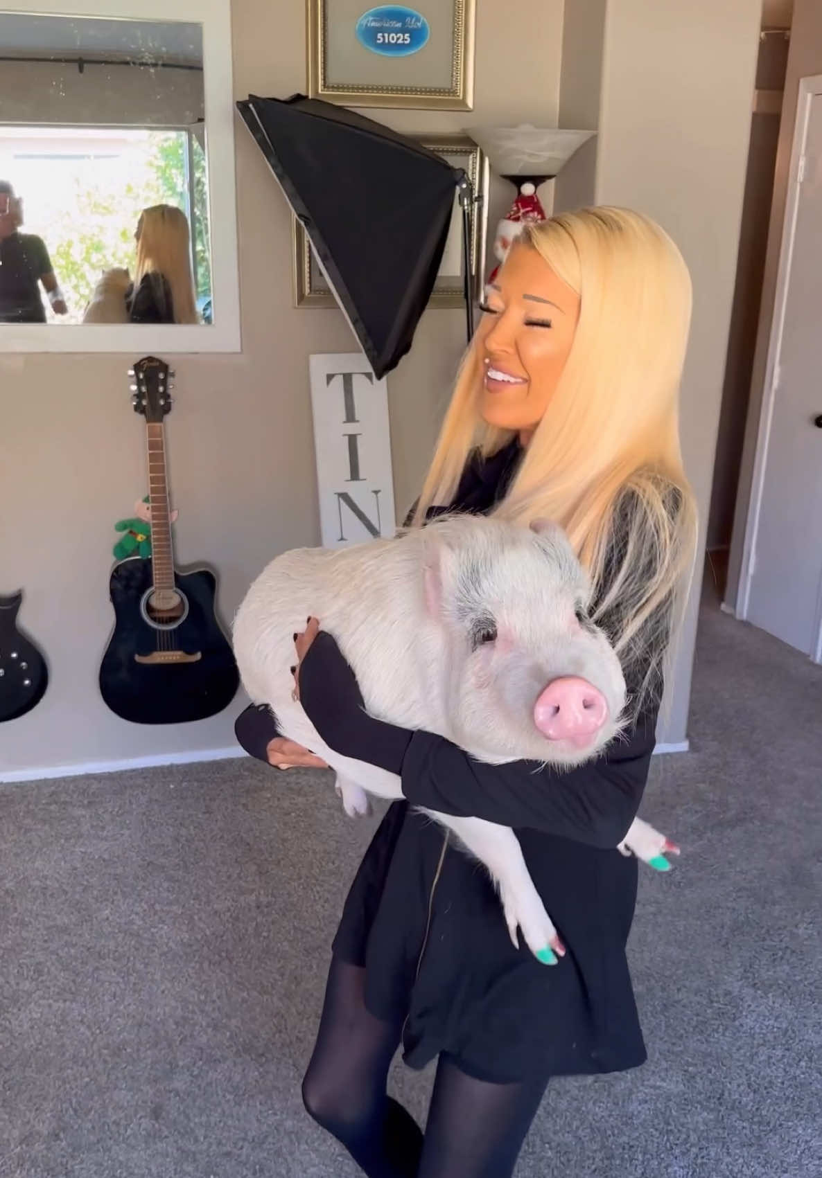 Our human mom definitely got her work out in for the day 😆🐽 @jaceytinsley  @Marcus Tinsley  #pigs #foryoupage #funnyanimals #petpigs #foodies #vegan 