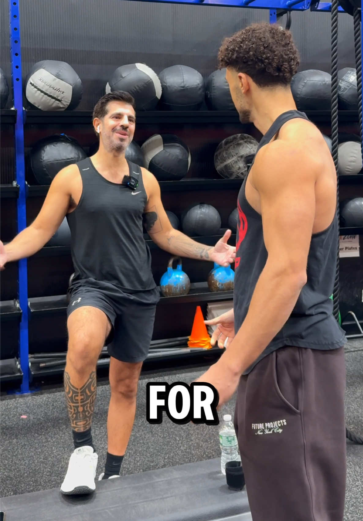 Can he do more pull-ups for $1,000💪🏽⁉️ @TheGreenArk  #gym #viral #challenge #trend #fitnesschallenge #adamthedunker #funny #comedy #Fitness #money #win #winmoney #mrbeast #pullups