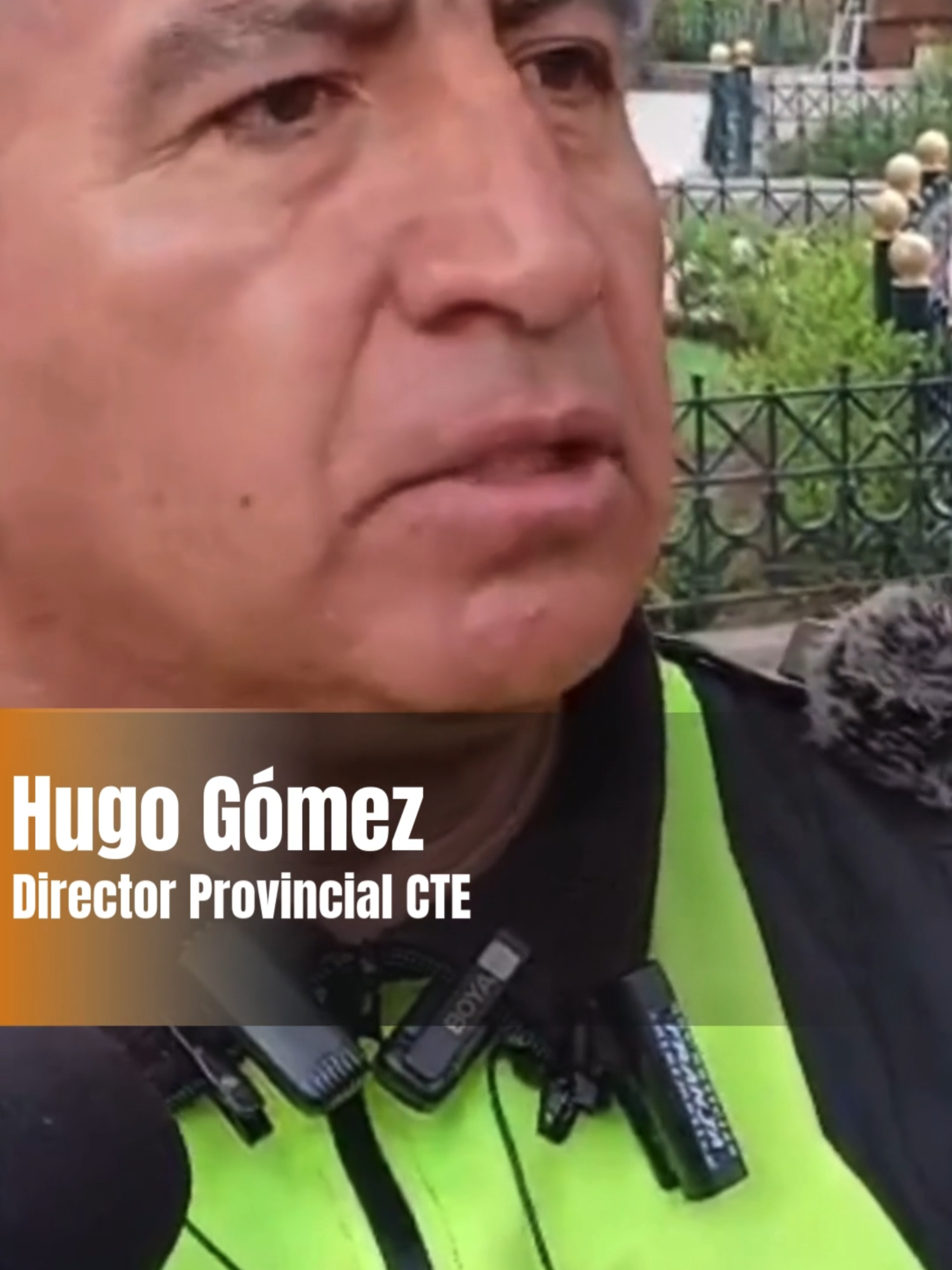 El director provincial de la Comisión de Tránsito del Ecuador (CTE), Hugo Gómez, anunció que, a partir de ahora, los operativos de la institución se efectuarán únicamente en coordinación con la Policía Nacional y las Fuerzas Armadas. Gómez instó a la ciudadanía a reportar cualquier operativo en el que participe solo la CTE, asegurando que estos no estarían autorizados. Además, denunció públicamente al director operativo de la institución, indicando que este debe ser removido de su cargo por incumplir los lineamientos establecidos. Trabajo de: Alfredo Lazo