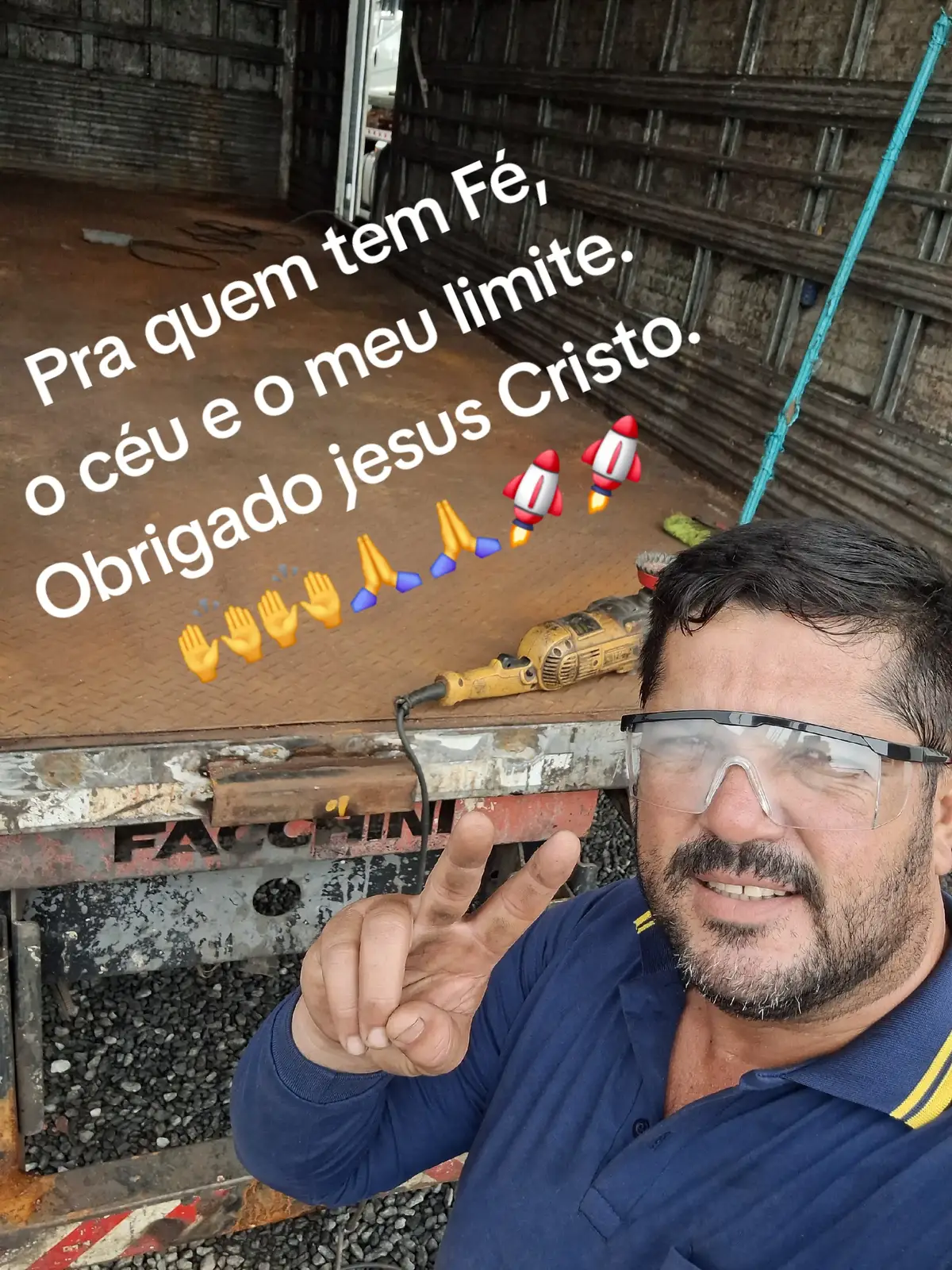 Obrigado Deus por mais um dia abençoado.  #Gratidão #Fé #amor #trabalhoduro #esperança #conquista #CapCut #vendas #caminhoneiros #caminhoneira #mercedes #Mercedes-Benz 